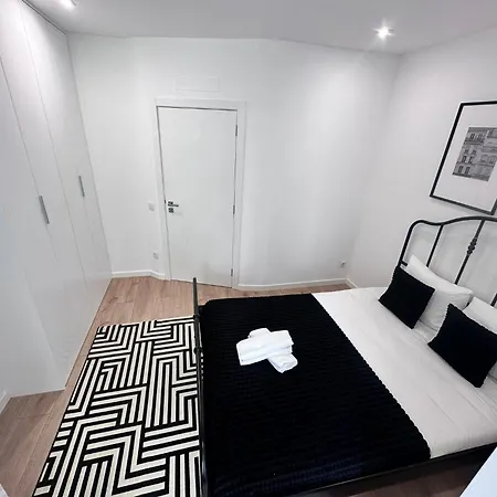 The Antonio Pedro House - No 2d - Stunning Three-bedroom Апартаменты