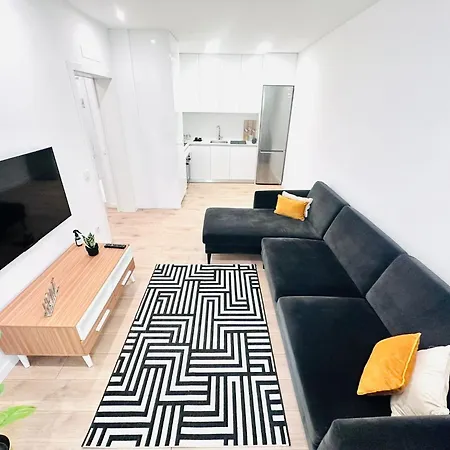 The Antonio Pedro House - No 2d - Stunning Three-bedroom Appartement *