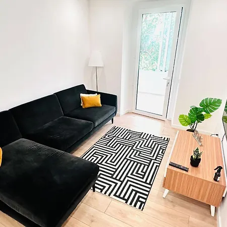 The Antonio Pedro House - No 2d - Stunning Three-bedroom Appartement *
